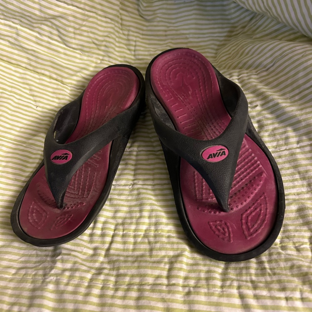 NOT FOR SALE 
AVIA Rubber Flip Flops Size Men’s 6 Women’s 8 Good Used Condition
